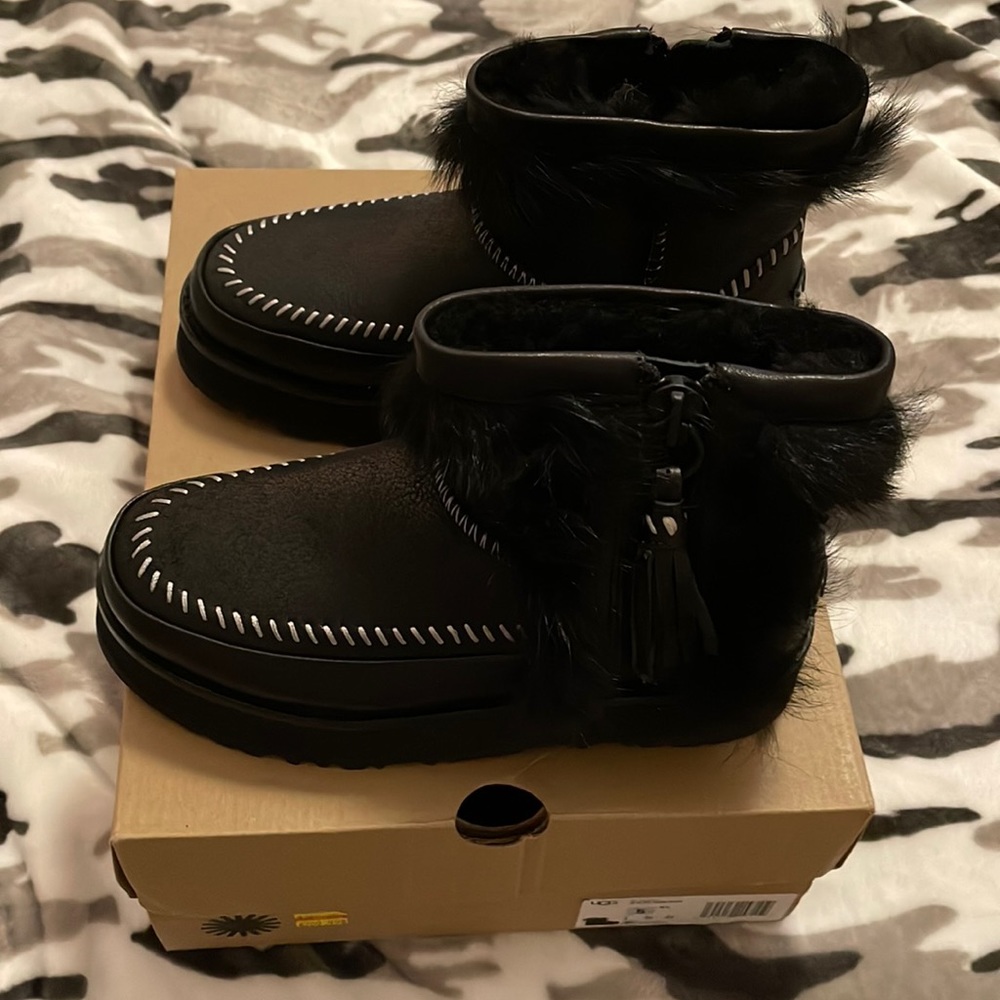 Uggs Fluff Punk Boot size 5 women’s NWB